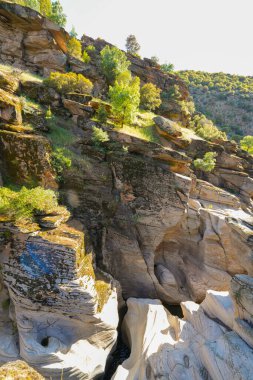 Tasyaran Vadisi Doğal Park Kanyonu 'nun (Tasyaran Vadisi, Kanyonu) kaya oluşumlarının panorama manzarası. Usak (Usak), Türkiye 'de kurulmuş