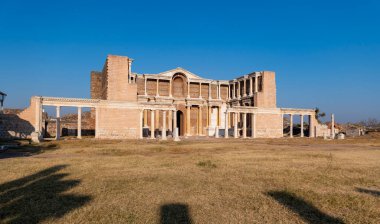 Sardis 'teki Artemis Tapınağı. Salihli, Manisa - TURKEY.Tapınak dünyanın dördüncü büyük İyonik tapınağı batı yamaçlarında yer almaktadır. Sardes Sinagogu.