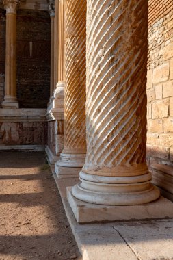 Sardis 'teki Artemis Tapınağı. Salihli, Manisa - TURKEY.Tapınak dünyanın dördüncü büyük İyonik tapınağı batı yamaçlarında yer almaktadır. Sardes Sinagogu.