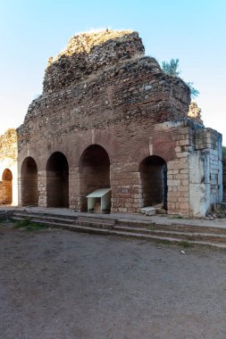 Sardis 'teki Artemis Tapınağı. Salihli, Manisa - TURKEY.Tapınak dünyanın dördüncü büyük İyonik tapınağı batı yamaçlarında yer almaktadır. Sardes Sinagogu.