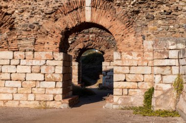 Sardis 'teki Artemis Tapınağı. Salihli, Manisa - TURKEY.Tapınak dünyanın dördüncü büyük İyonik tapınağı batı yamaçlarında yer almaktadır. Sardes Sinagogu.