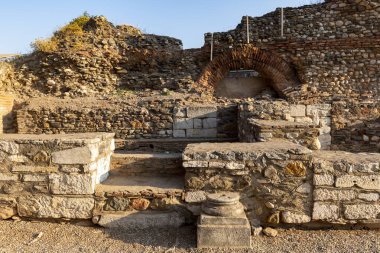 Sardis 'teki Artemis Tapınağı. Salihli, Manisa - TURKEY.Tapınak dünyanın dördüncü büyük İyonik tapınağı batı yamaçlarında yer almaktadır. Sardes Sinagogu.