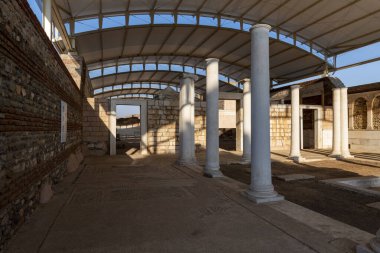 .Sardis 'teki Artemis Tapınağı. Salihli, Manisa - TURKEY.Tapınak, dünyanın dördüncü büyük İyonik tapınağı, önemli ölçüde batı yamaçlarında yer almaktadır. Sardes Sinagogu