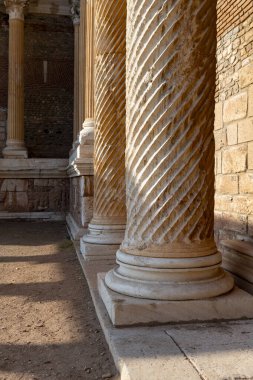 .Sardis 'teki Artemis Tapınağı. Salihli, Manisa - TURKEY.Tapınak, dünyanın dördüncü büyük İyonik tapınağı, önemli ölçüde batı yamaçlarında yer almaktadır. Sardes Sinagogu