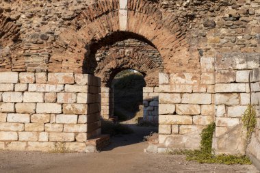 .Sardis 'teki Artemis Tapınağı. Salihli, Manisa - TURKEY.Tapınak, dünyanın dördüncü büyük İyonik tapınağı, önemli ölçüde batı yamaçlarında yer almaktadır. Sardes Sinagogu