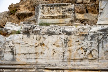 Antik Kenar Kenti. İskele. Yarımada. Hindi. Manavgat. Antalya. Türkiye 'nin en büyük amfitiyatrosu. Antik şehrin ana caddesi. Akdeniz. 