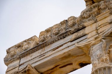 Antik Kenar Kenti. İskele. Yarımada. Hindi. Manavgat. Antalya. Türkiye 'nin en büyük amfitiyatrosu. Antik şehrin ana caddesi. Akdeniz. 