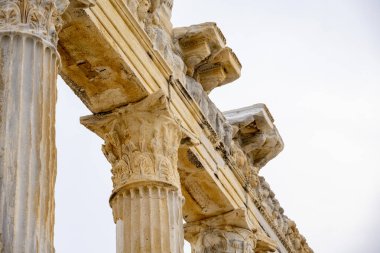 Antik Kenar Kenti. İskele. Yarımada. Hindi. Manavgat. Antalya. Türkiye 'nin en büyük amfitiyatrosu. Antik şehrin ana caddesi. Akdeniz. 