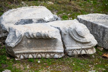 Antik Limyra şehrinin kalıntıları Kumluca-Finike yolunda Kumluca 'dan 11 km sonra Zengerler köyünde ve Finike ovasının dağ yamaçlarında yer almaktadır. 
