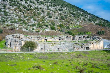 Antik Limyra şehrinin kalıntıları Kumluca-Finike yolunda Kumluca 'dan 11 km sonra Zengerler köyünde ve Finike ovasının dağ yamaçlarında yer almaktadır. 