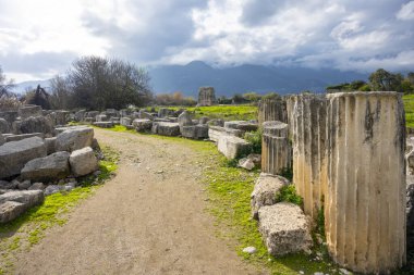 Antik Limyra şehrinin kalıntıları Kumluca-Finike yolunda Kumluca 'dan 11 km sonra Zengerler köyünde ve Finike ovasının dağ yamaçlarında yer almaktadır. 
