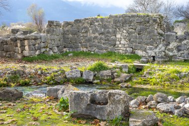 Antik Limyra şehrinin kalıntıları Kumluca-Finike yolunda Kumluca 'dan 11 km sonra Zengerler köyünde ve Finike ovasının dağ yamaçlarında yer almaktadır. 