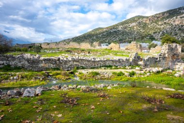 Antik Limyra şehrinin kalıntıları Kumluca-Finike yolunda Kumluca 'dan 11 km sonra Zengerler köyünde ve Finike ovasının dağ yamaçlarında yer almaktadır. 