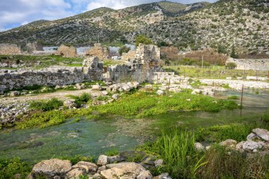 Antik Limyra şehrinin kalıntıları Kumluca-Finike yolunda Kumluca 'dan 11 km sonra Zengerler köyünde ve Finike ovasının dağ yamaçlarında yer almaktadır. 