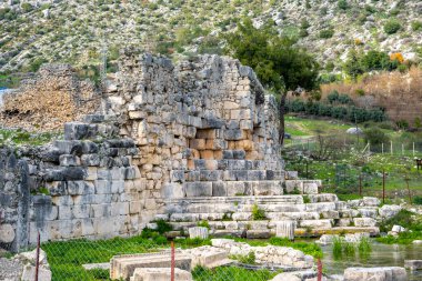 Antik Limyra şehrinin kalıntıları Kumluca-Finike yolunda Kumluca 'dan 11 km sonra Zengerler köyünde ve Finike ovasının dağ yamaçlarında yer almaktadır. 