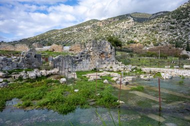 Antik Limyra şehrinin kalıntıları Kumluca-Finike yolunda Kumluca 'dan 11 km sonra Zengerler köyünde ve Finike ovasının dağ yamaçlarında yer almaktadır. 