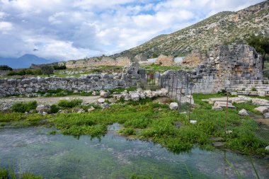 Antik Limyra şehrinin kalıntıları Kumluca-Finike yolunda Kumluca 'dan 11 km sonra Zengerler köyünde ve Finike ovasının dağ yamaçlarında yer almaktadır. 