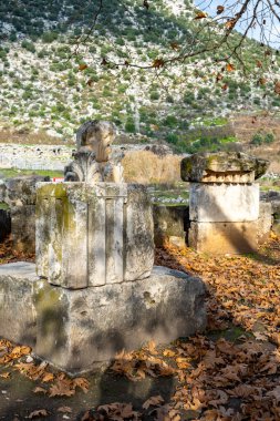 Antik Limyra şehrinin kalıntıları Kumluca-Finike yolunda Kumluca 'dan 11 km sonra Zengerler köyünde ve Finike ovasının dağ yamaçlarında yer almaktadır. 