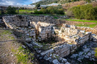 Antik Limyra şehrinin kalıntıları Kumluca-Finike yolunda Kumluca 'dan 11 km sonra Zengerler köyünde ve Finike ovasının dağ yamaçlarında yer almaktadır. 