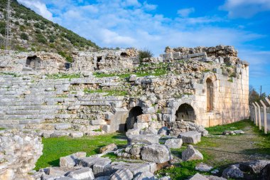 Antik Limyra şehrinin kalıntıları Kumluca-Finike yolunda Kumluca 'dan 11 km sonra Zengerler köyünde ve Finike ovasının dağ yamaçlarında yer almaktadır. 