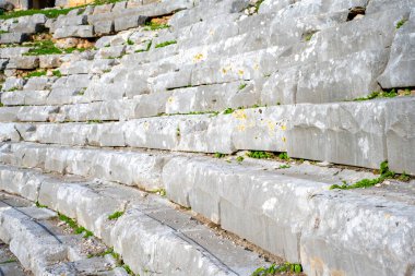 Antik Limyra şehrinin kalıntıları Kumluca-Finike yolunda Kumluca 'dan 11 km sonra Zengerler köyünde ve Finike ovasının dağ yamaçlarında yer almaktadır. 