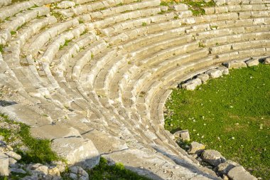 Antik Limyra şehrinin kalıntıları Kumluca-Finike yolunda Kumluca 'dan 11 km sonra Zengerler köyünde ve Finike ovasının dağ yamaçlarında yer almaktadır. 