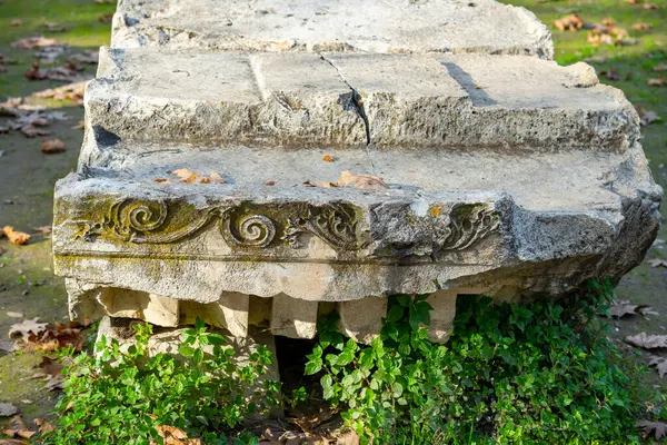 Antik Limyra şehrinin kalıntıları Kumluca-Finike yolunda Kumluca 'dan 11 km sonra Zengerler köyünde ve Finike ovasının dağ yamaçlarında yer almaktadır. 