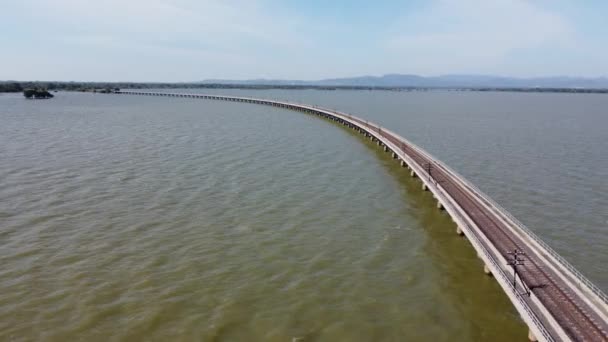 Aerial View Amazing Travel Train Parked Floating Railway Bridge Water — Vídeo de stock