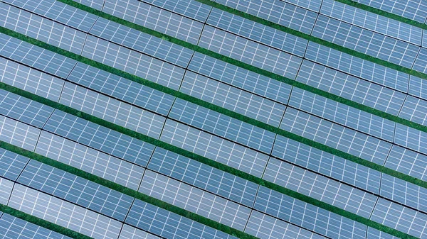 Solceller Som Odlas Vid Sidan Floder Och Fabriker Industriområden Green — Stockfoto