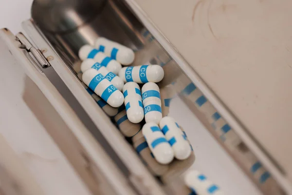 Macro Shot Pilules Capsules Couleur Pendant Processus Production Emballage Sur — Photo