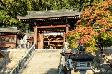 Takayama Gifu Japonya - Ekim 2023: Sonbahar mevsiminde Takayama 'daki eski şehir, eski şehrin güzel ve çekici atmosferiyle.