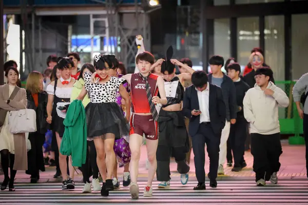 Саппоро Японія Жовтень 2023 Року Ніч Хеллоуїн Натовпом Японських Підлітків — стокове фото