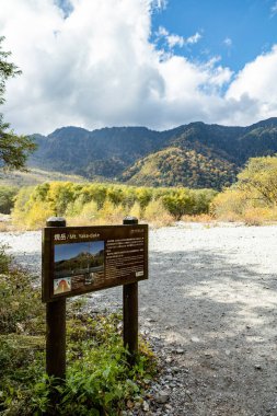 Kuzey Japonya Alplerinde dağlık bir vadi olan Kamikochi 'nin nefes kesici güzelliğini yakalıyor..