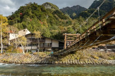Kuzey Japonya Alplerinde dağlık bir vadi olan Kamikochi 'nin nefes kesici güzelliğini yakalıyor..