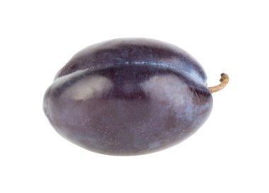 Beyaz arka planda yaprağı olan mor erikler. Kesme yolu.