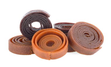 Beyaz bir arka planda izole edilmiş tatlı, püre meyve pastila.