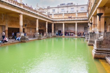 Bath, Bath, İngiltere - 8 Mayıs 2011: İngiltere 'nin Bath kentindeki Roma hamamları - 8 Mayıs 2011: Eski ülke Bath, İngiltere' deki Roma hamamları