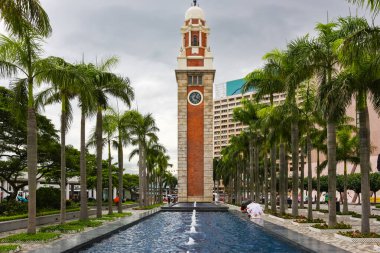 Tsim Sha Tsui, Honk Kong - 19 Temmuz 2009: Eski KCR (Kowloon-Canton Demiryolu) saat kulesi. Kowloon tren istasyonundan geriye kalan dönüm noktası.