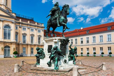Berlin, Almanya - 19 Temmuz 2010: Schloss Charlottenburg, Charlottenburg Sarayı. Berlin 'in dışındaki Kraliyet Sarayı' nda Friedrich Wilhelm 'in 