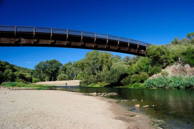 Casteldoria Termae yakınlarındaki Coghinas nehrinin manzarası