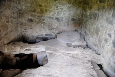 Ortaçağ Rebeccu köyünde Sas Presones 'in Roma termal hamamı