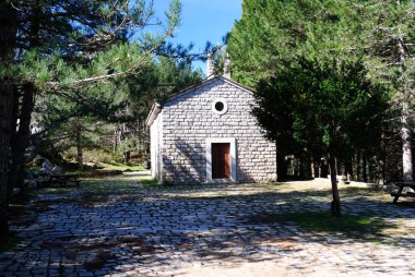 Monte Limbara 'daki Madonna della Neve Kilisesi