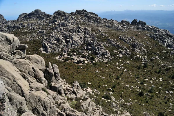 モンテ リンバラの花崗岩の峰があります — ストック写真