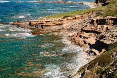 Nurra kıyıları Cala Unia ve Isola dei Porri arasında 