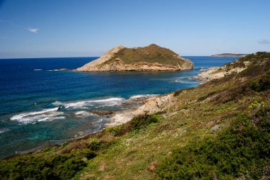 Nurra kıyıları Cala Unia ve Isola dei Porri arasında