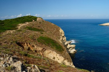 Cuglieri sahilindeki Punta Cagaragas manzarası