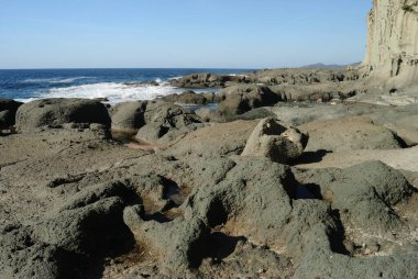 Sos Puppos kıyısında.