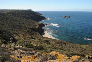 Nurra kıyısındaki Rena Maiore plajı.