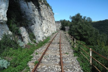 Sassari 'nin terk edilmiş demiryolu.