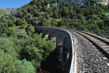 Sassari 'nin terk edilmiş demiryolu.
